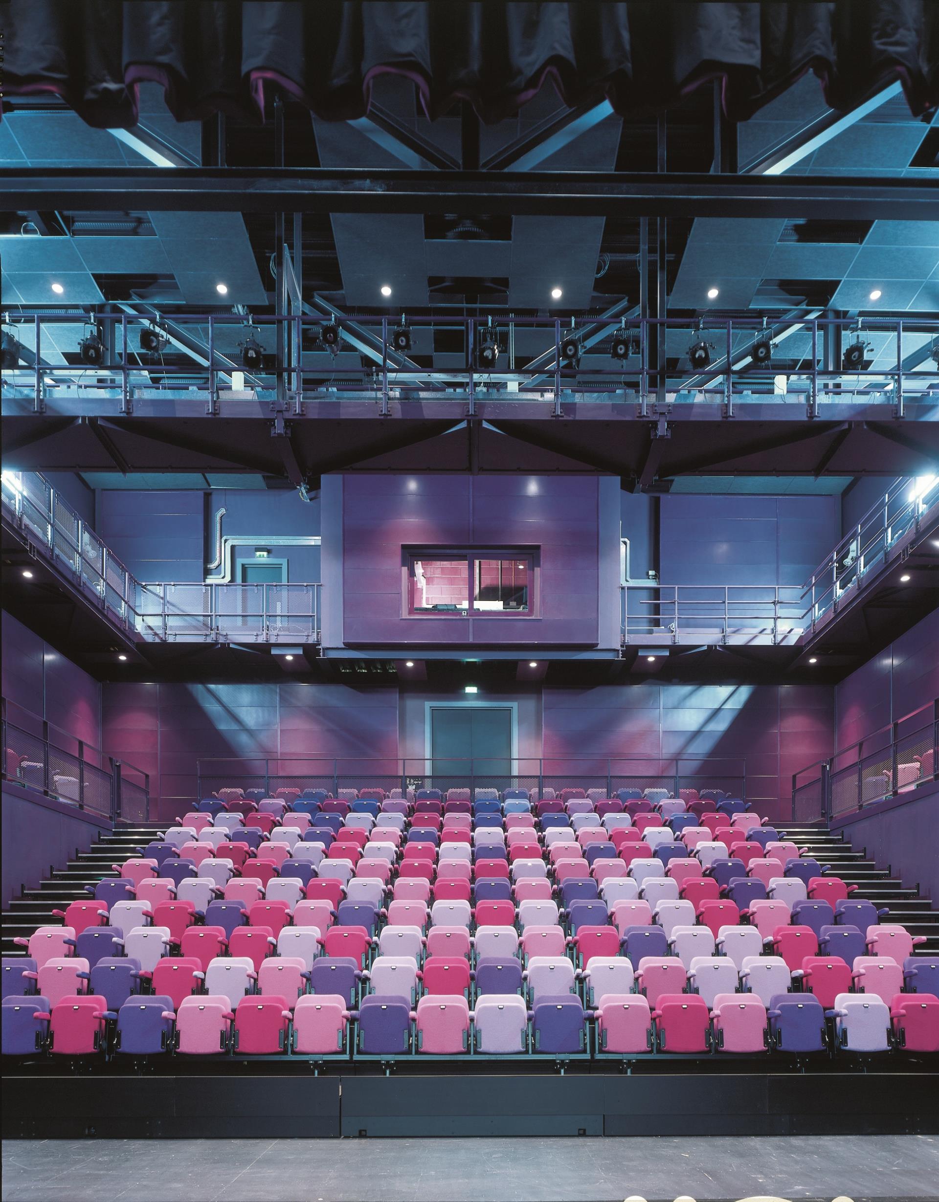 Auditorium, Platform