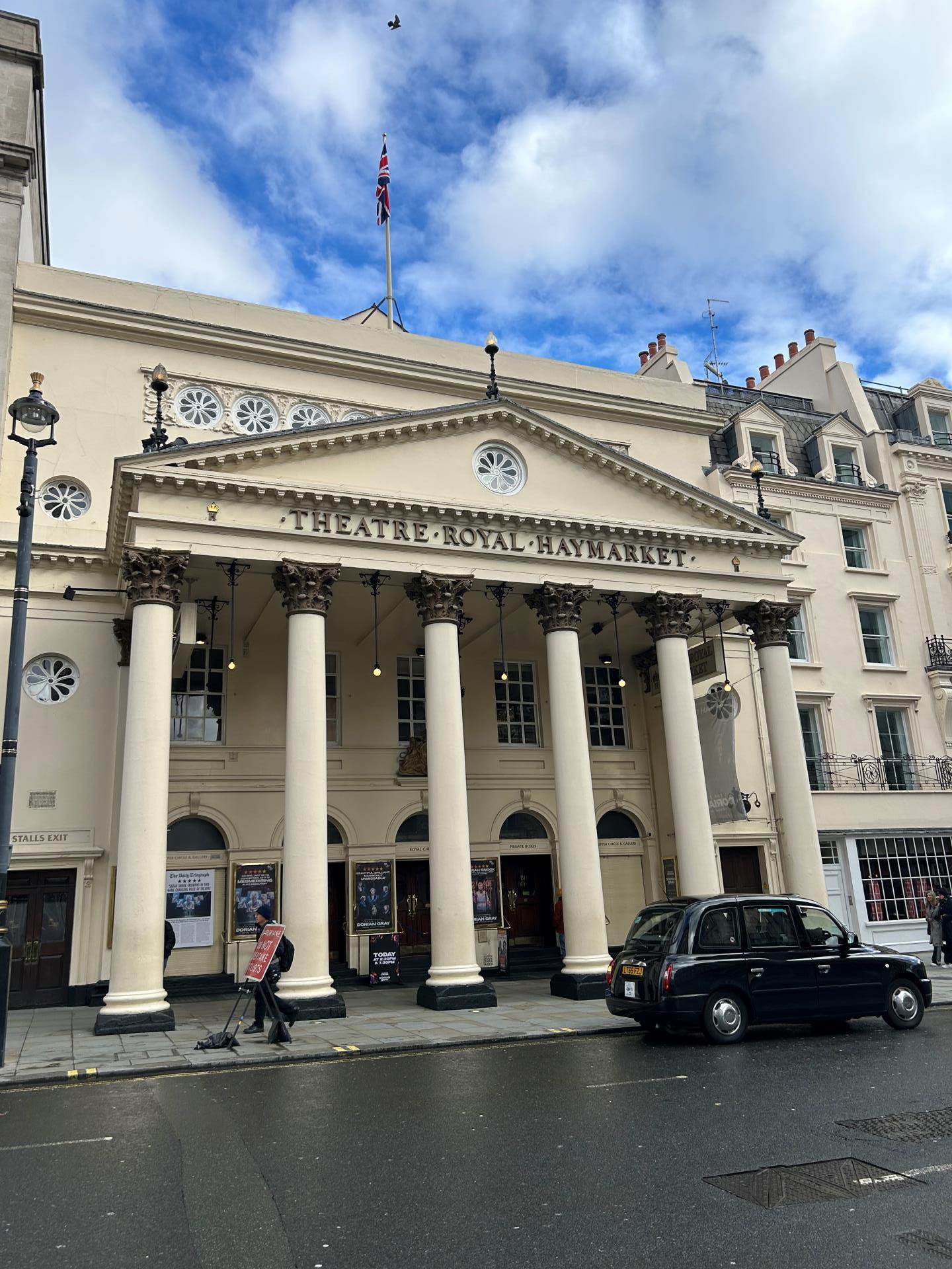 Picture of the Theatre Royal Haymarket exterior
