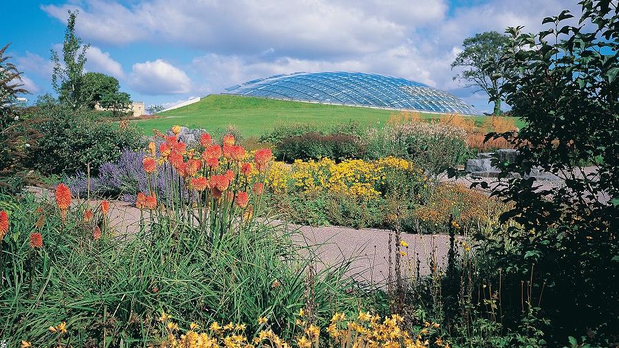 Lord Foster's Great Glasshouse as seen from the Broadwalk
© Crown copyright (2015) Visit Wales