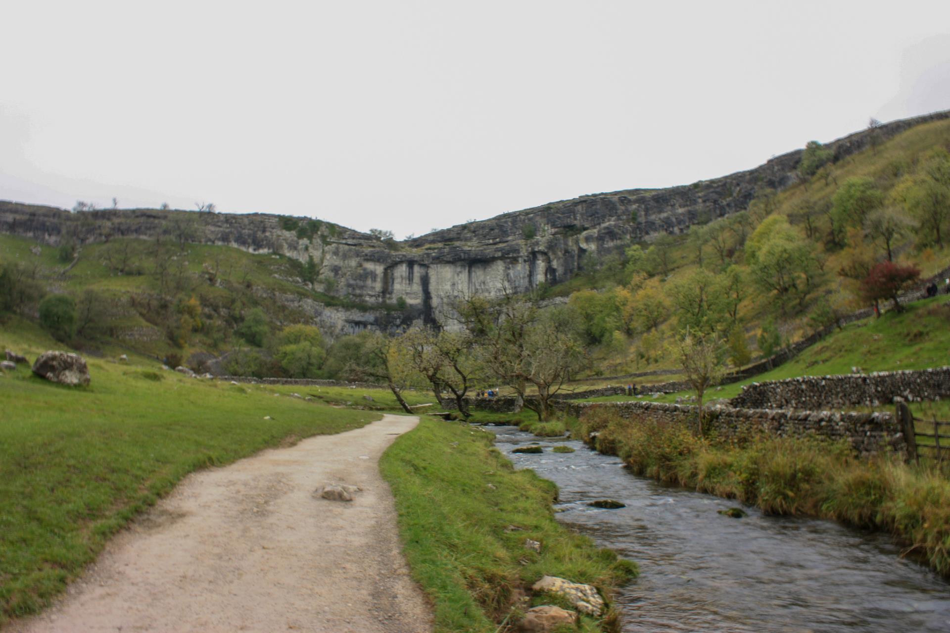 Nice wide path but it does get uneven, dodgy camber and muddy in places.