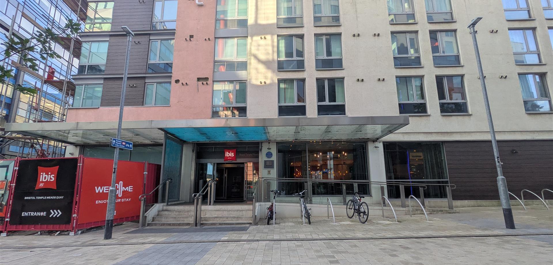 Image of entrance to to the hotel