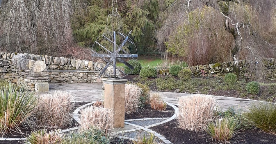 A circle garden with a clear walkway (garden of contemplation)