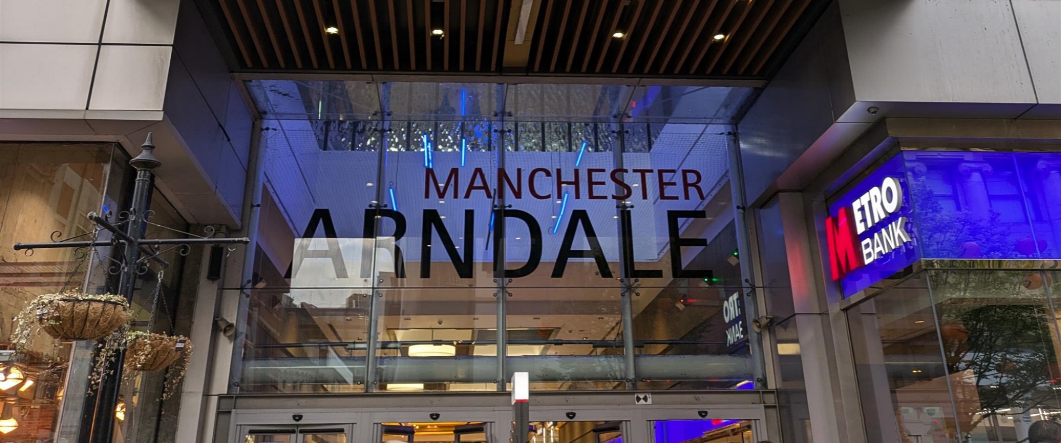 Image of a sign for "Manchester Arndale"