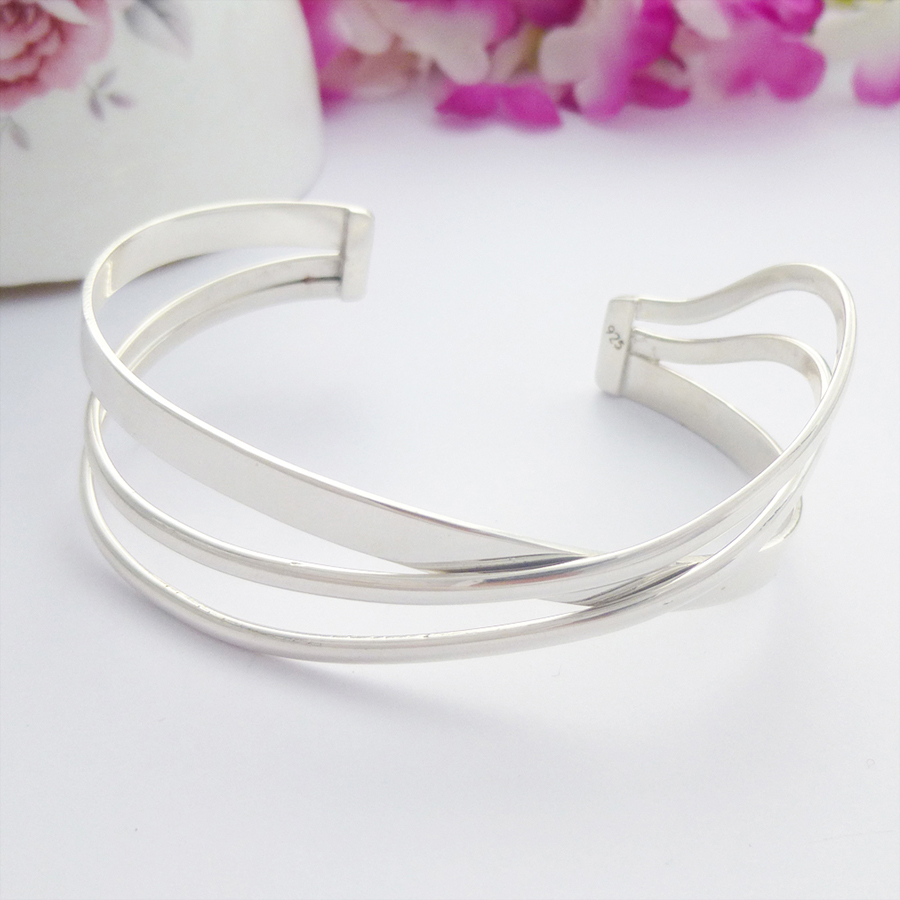The benefits of silver bangles for women – The Upcoming