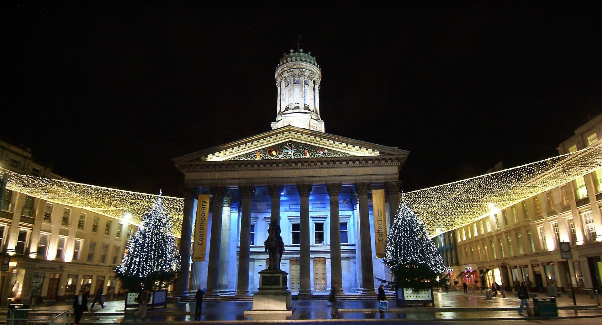 Picture of  Glasgow Gallery of Modern Art - Outside the gallery at night